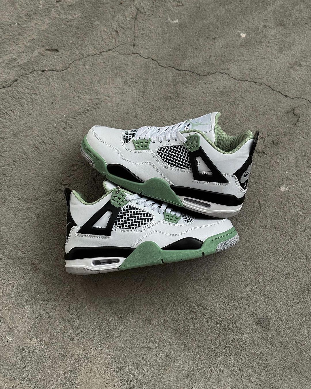 AIR JORDAN 4 RETRO "Oil Green"