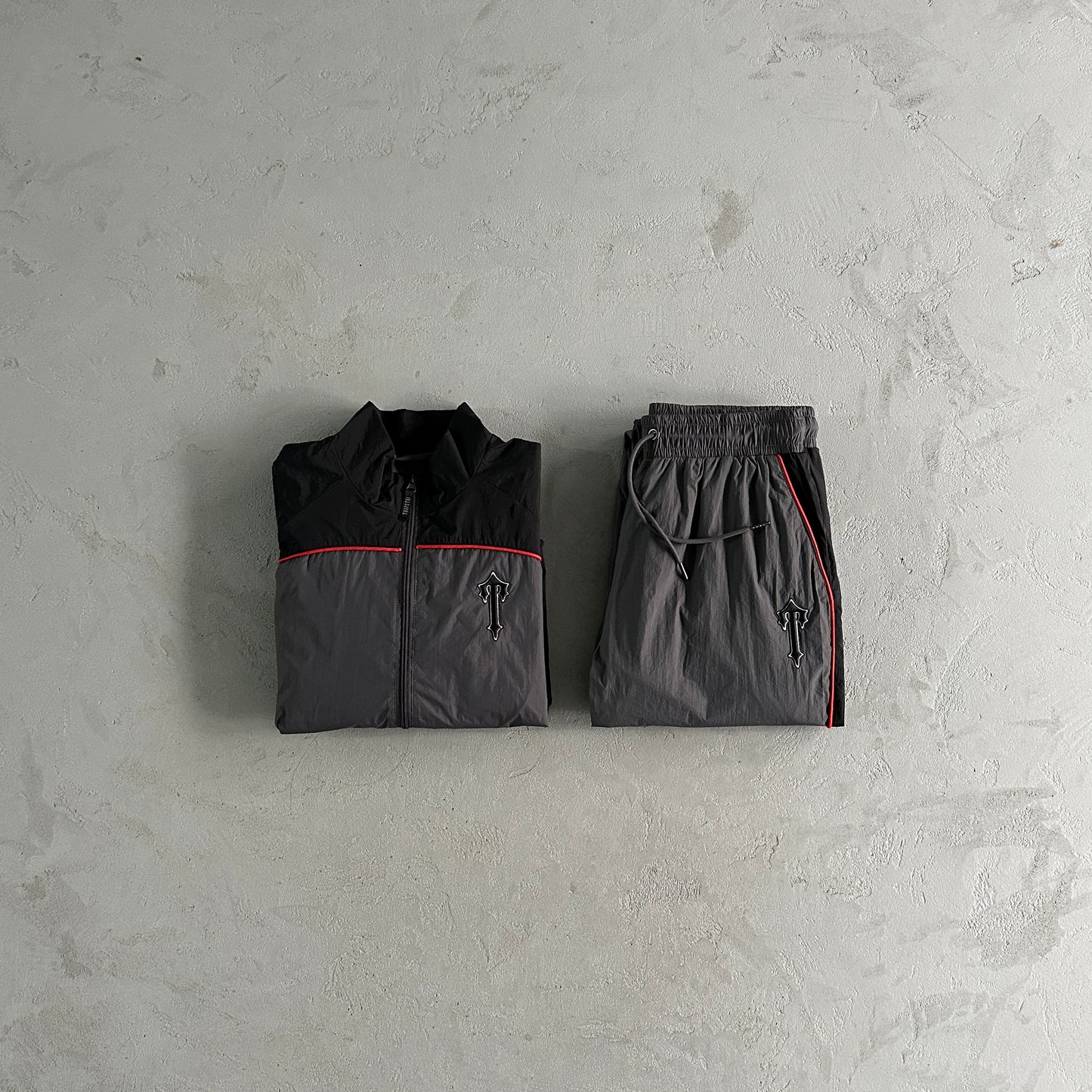 Trapstar Irongate T Shellsuit - Black / Grey / Red